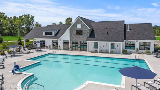 5526 Helmsdale Boulevard, West Bloomfield Charter Township, MI 48322