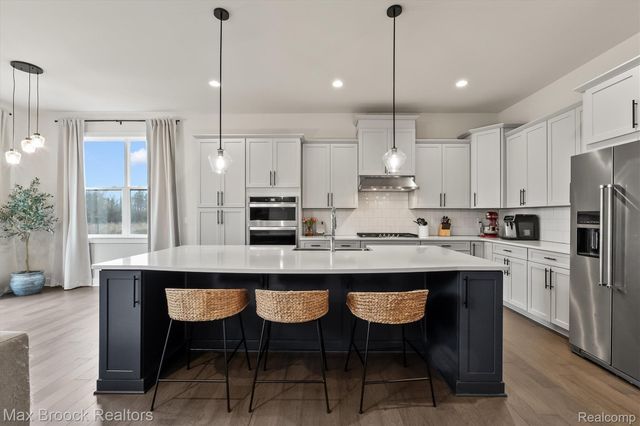5526 Helmsdale Boulevard, West Bloomfield Charter Township, MI 48322