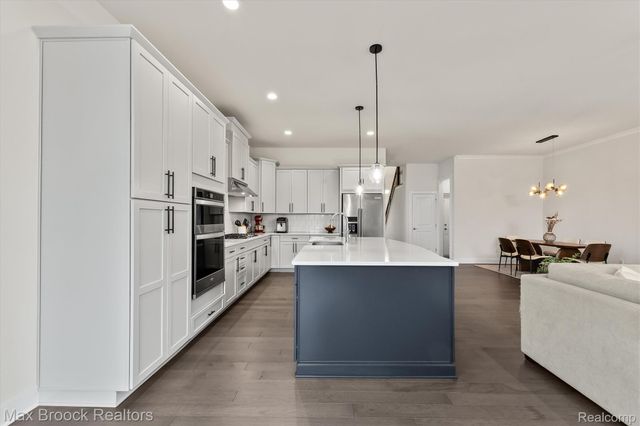 5526 Helmsdale Boulevard, West Bloomfield Charter Township, MI 48322