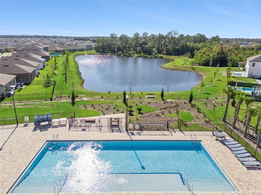 Image 16 of property listing at 733 PRESTON COVE DRIVE, St Cloud, FL 34771