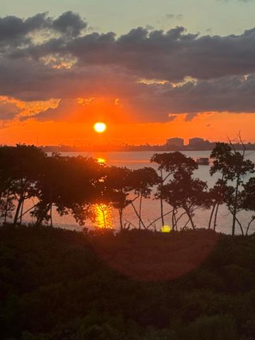 29 Harbour Isle Drive W 201, Fort Pierce, FL 34949