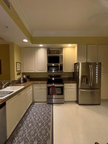 29 Harbour Isle Drive W 201, Fort Pierce, FL 34949