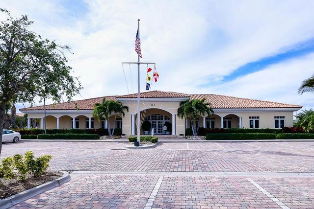 29 Harbour Isle Drive W 201, Fort Pierce, FL 34949