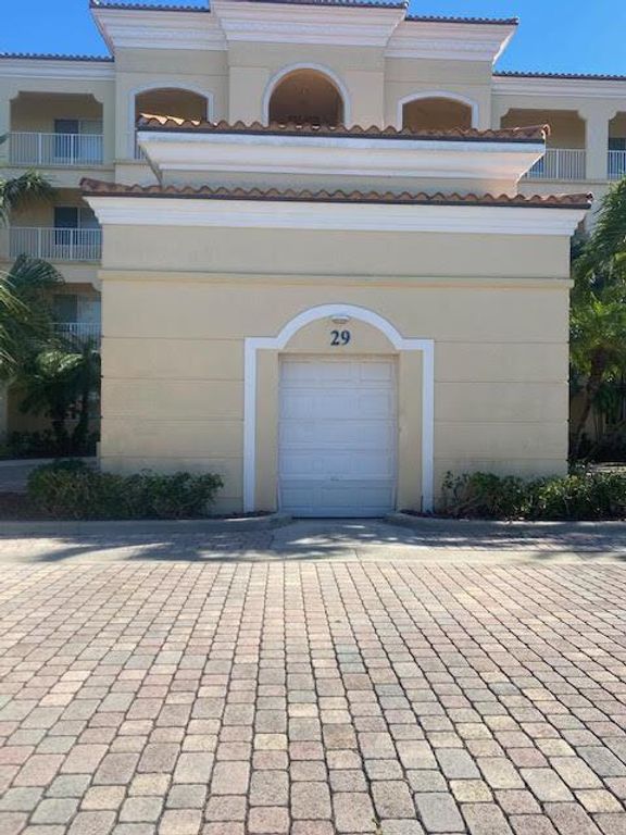 29 Harbour Isle Drive W 201, Fort Pierce, FL 34949