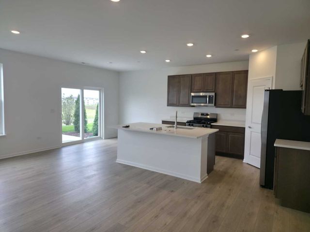 221 Cooney Way, Oswego, IL 60543