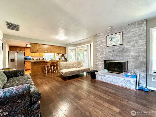 1605 27th Avenue SE, Puyallup, WA 98374