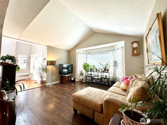1605 27th Avenue SE, Puyallup, WA 98374