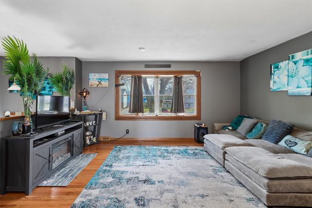 98 Snyder Street SE, Bondurant, IA 50035