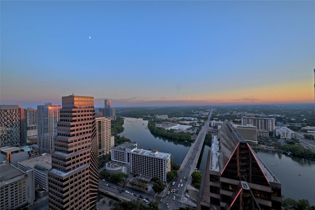 200 Congress Ave 32SE, Austin, TX 78701