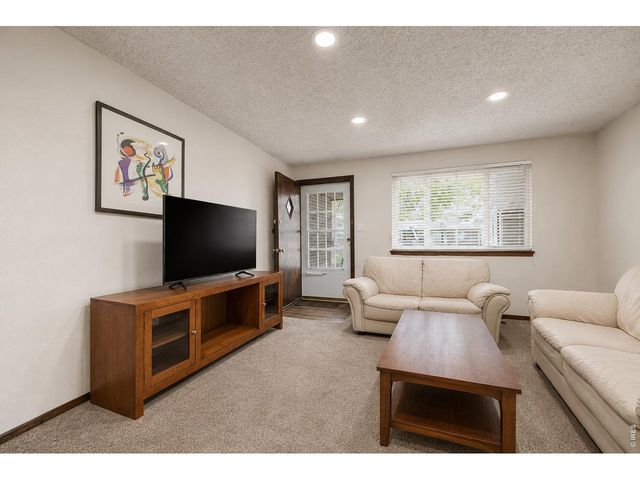 938 Kelly Pl, Longmont, CO 80501