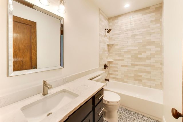 858 N Wolcott Avenue 2, Chicago, IL 60622