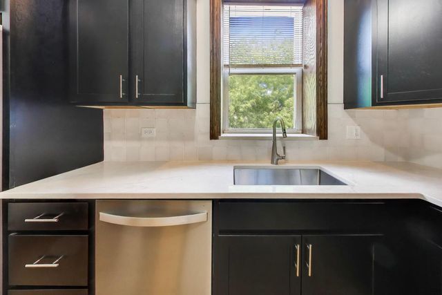 858 N Wolcott Avenue 2, Chicago, IL 60622