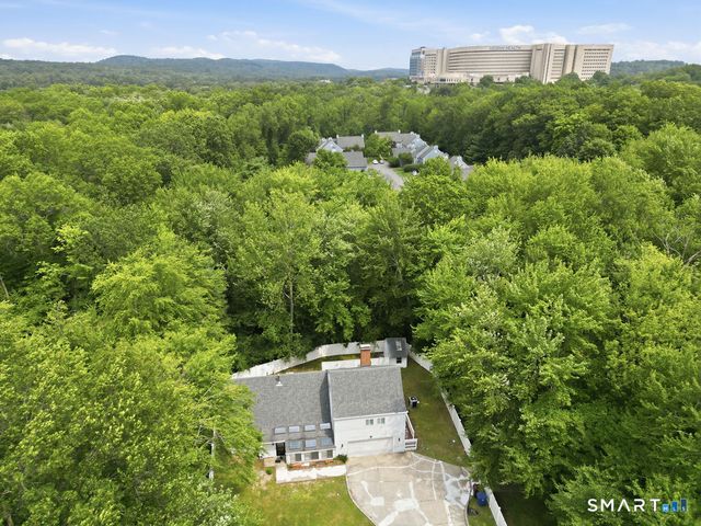 85 South Road, Farmington, CT 06032