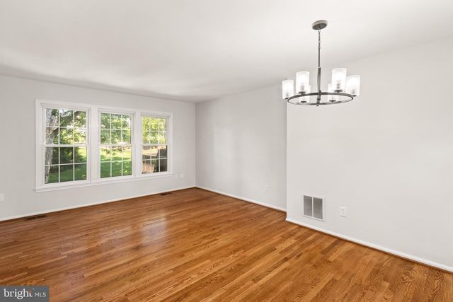 8636 DELLWAY LN, Vienna, VA 22180