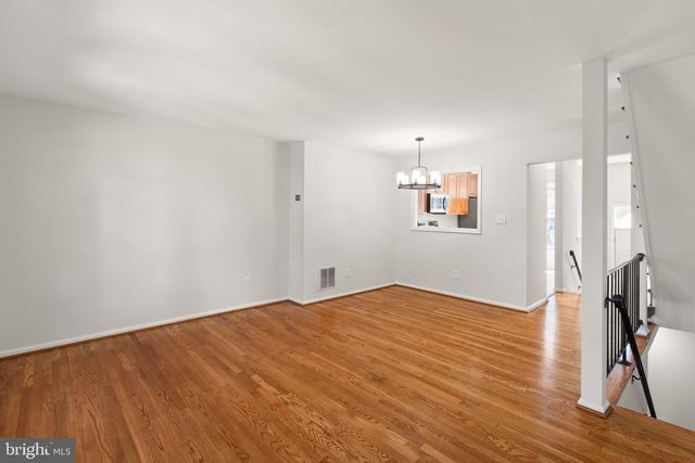 8636 DELLWAY LN, Vienna, VA 22180
