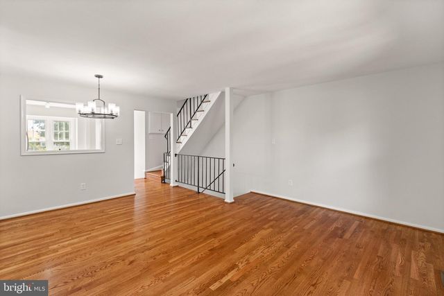 8636 DELLWAY LN, Vienna, VA 22180