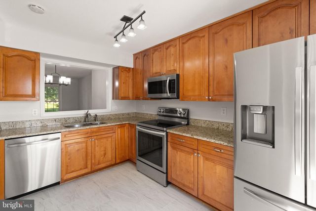 8636 DELLWAY LN, Vienna, VA 22180