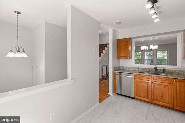 8636 DELLWAY LN, Vienna, VA 22180