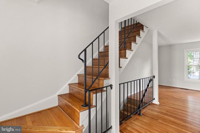 8636 DELLWAY LN, Vienna, VA 22180