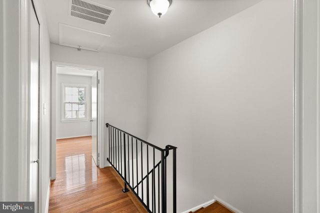 8636 DELLWAY LN, Vienna, VA 22180
