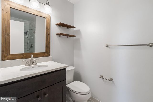 8636 DELLWAY LN, Vienna, VA 22180
