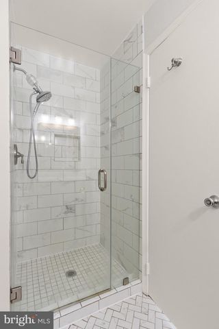 8636 DELLWAY LN, Vienna, VA 22180