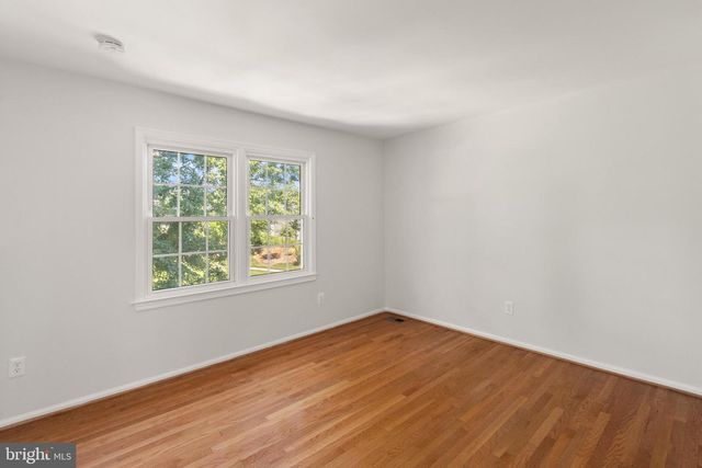 8636 DELLWAY LN, Vienna, VA 22180