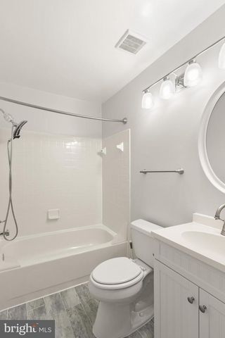 8636 DELLWAY LN, Vienna, VA 22180