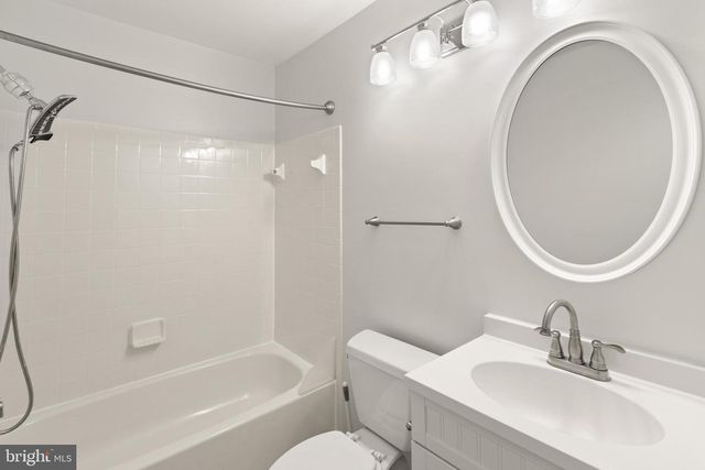 8636 DELLWAY LN, Vienna, VA 22180
