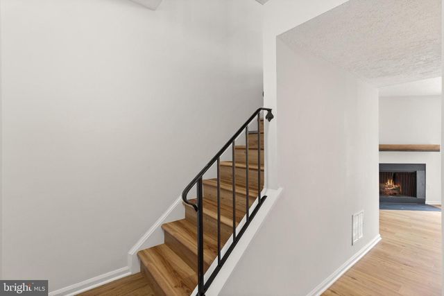 8636 DELLWAY LN, Vienna, VA 22180