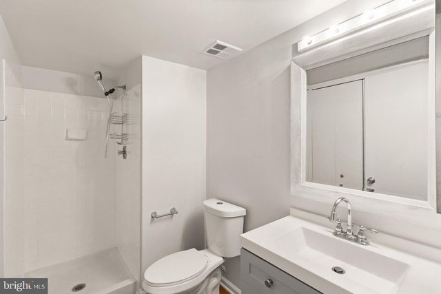 8636 DELLWAY LN, Vienna, VA 22180