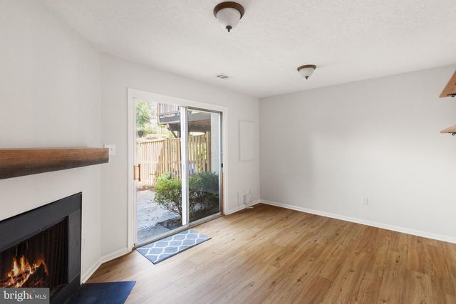 8636 DELLWAY LN, Vienna, VA 22180