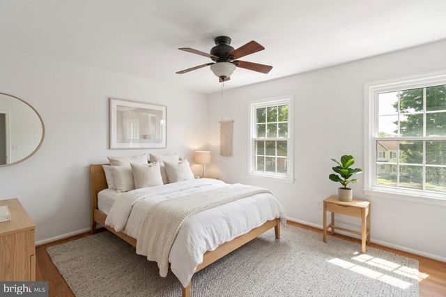 8636 DELLWAY LN, Vienna, VA 22180
