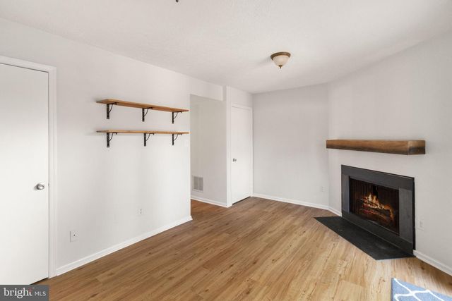 8636 DELLWAY LN, Vienna, VA 22180