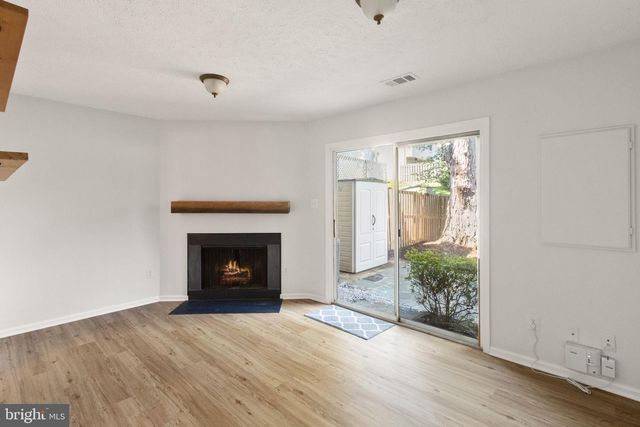 8636 DELLWAY LN, Vienna, VA 22180