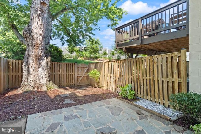8636 DELLWAY LN, Vienna, VA 22180