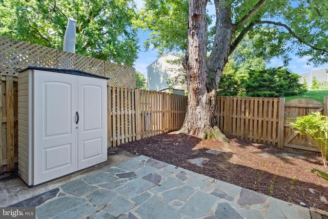 8636 DELLWAY LN, Vienna, VA 22180