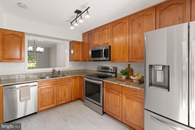 8636 DELLWAY LN, Vienna, VA 22180