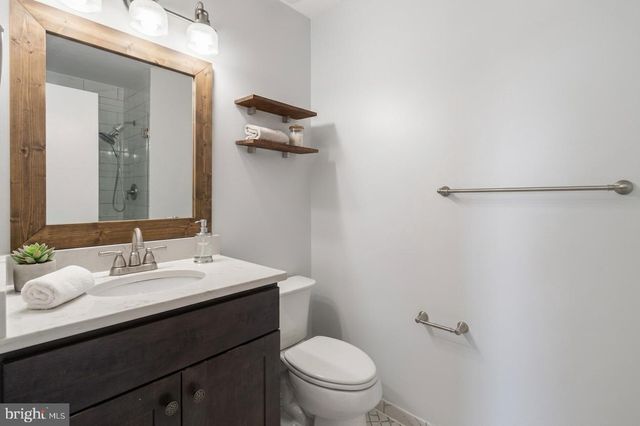 8636 DELLWAY LN, Vienna, VA 22180