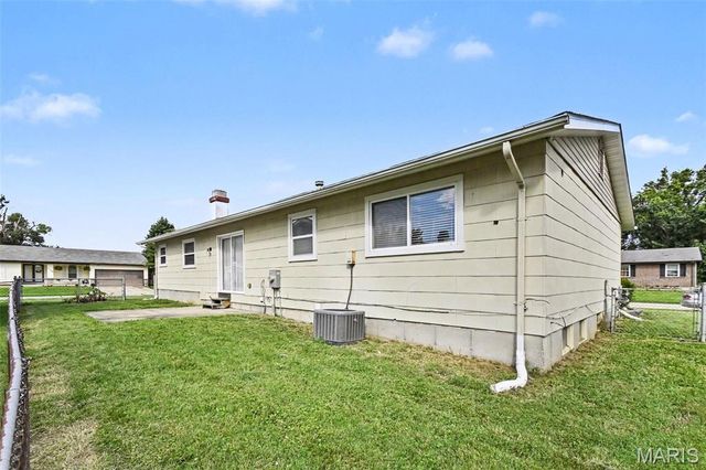 2904 Advance Drive, Florissant, MO 63031