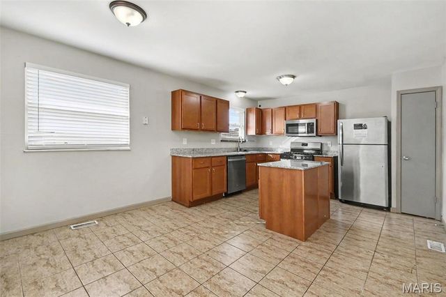 2904 Advance Drive, Florissant, MO 63031