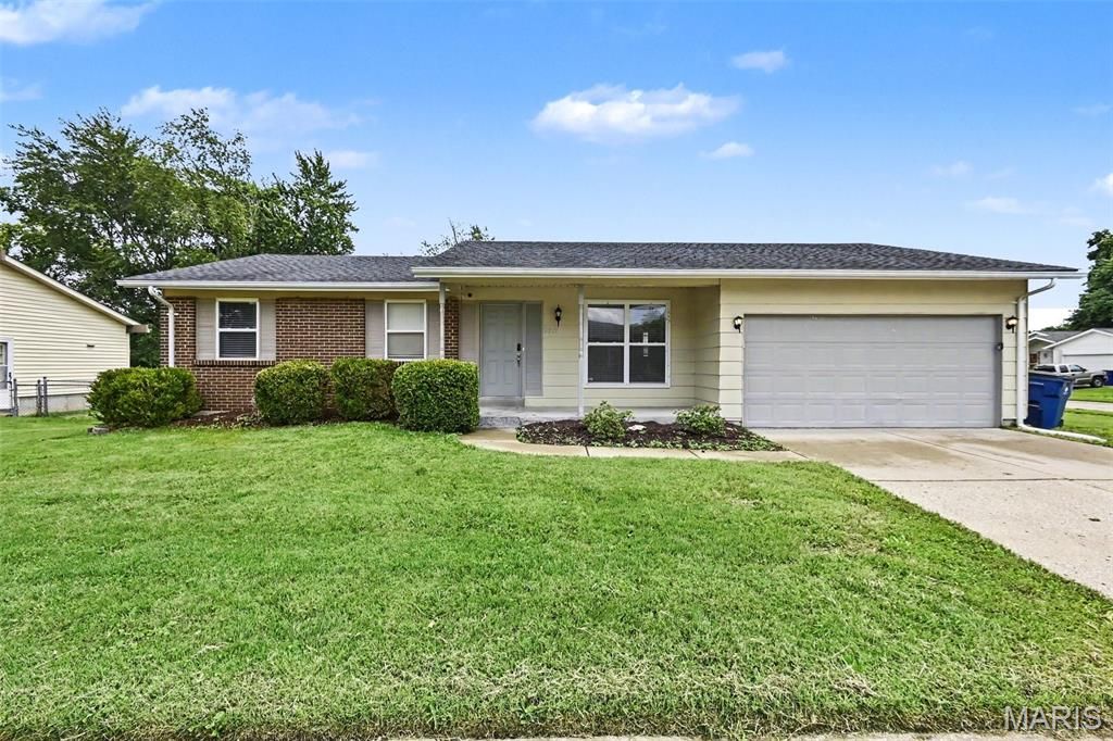 2904 Advance Drive, Florissant, MO 63031
