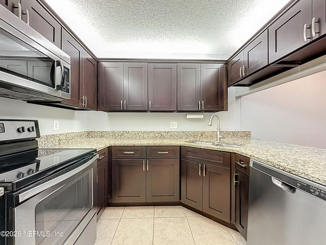 3801 CROWN POINT Road 1214, Jacksonville, FL 32257