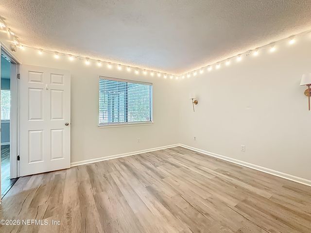 3801 CROWN POINT Road 1214, Jacksonville, FL 32257