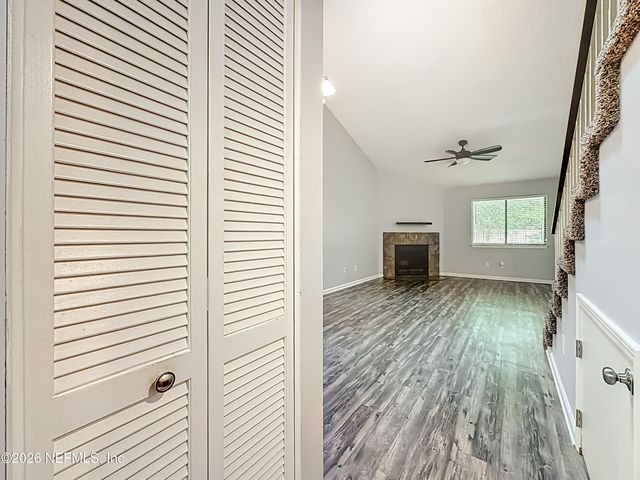 3801 CROWN POINT Road 1214, Jacksonville, FL 32257