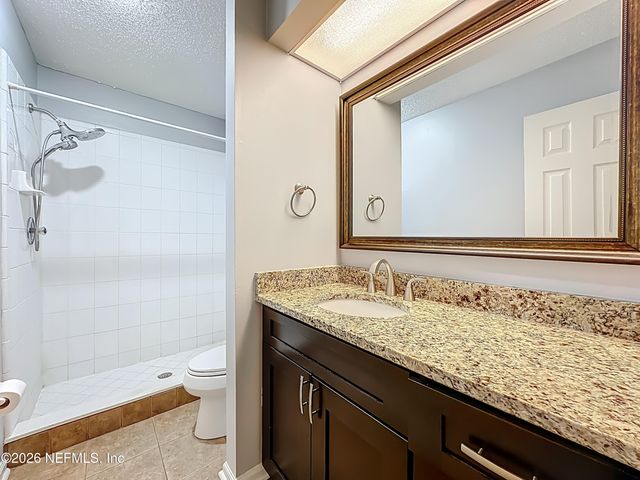 3801 CROWN POINT Road 1214, Jacksonville, FL 32257