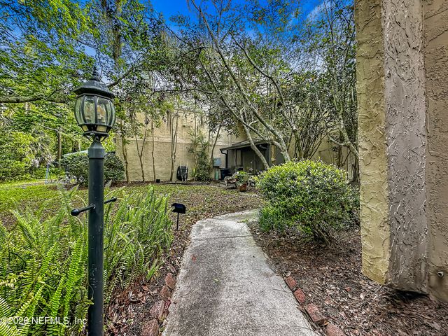 3801 CROWN POINT Road 1214, Jacksonville, FL 32257