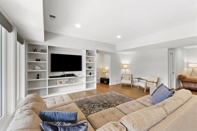 5746 N Revere Avenue, Kansas City, MO 64151