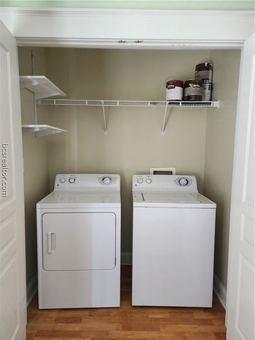 1725 Harvey Mitchell Parkway 1721, College Station, TX 77840