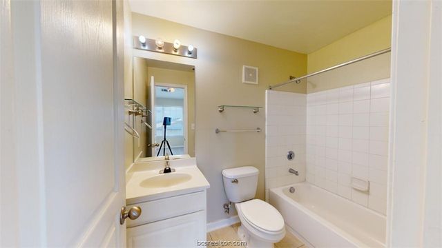 1725 Harvey Mitchell Parkway 1721, College Station, TX 77840